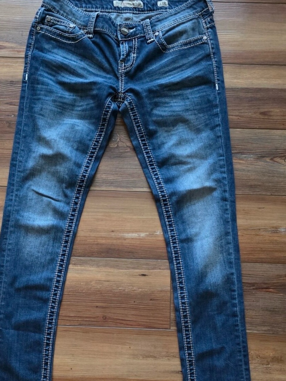 Women’s Skinny Jeans in Dark Blue Denim